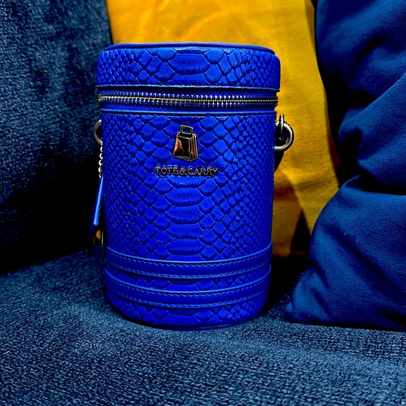 tote & carry Handbags - Tote & Carry Barrel Bag (Small)